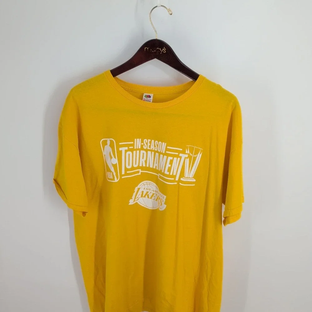 Los Angeles Lakers Basketball NBA Fruit Of The Loom Mens Yellow T-Shirt‎ Size XL